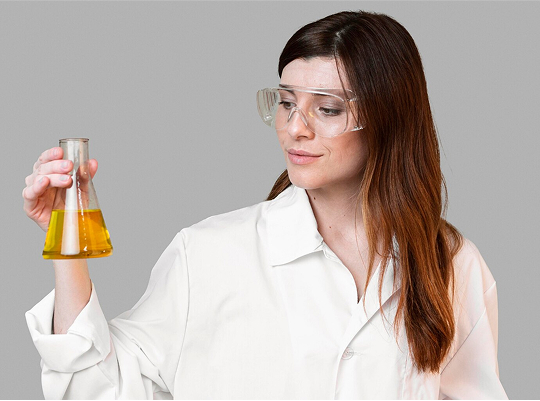 farmaceuta mujer producto quimico